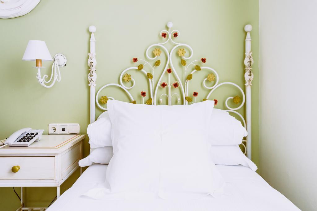 Basic Dona Manuela Hotel
